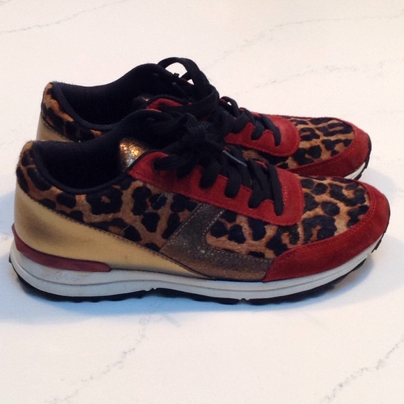 Fabulous fun sneakers sz 7 very good condition - Picture 2 of 5